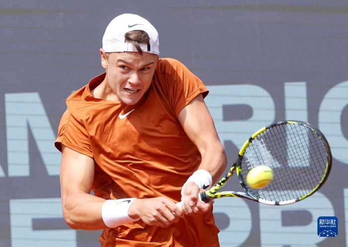 队缩小了与 队缩小了与