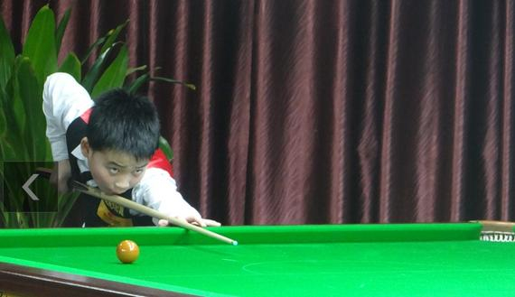 克里斯蒂亚诺·罗纳尔多（Cristiano Ronaldo）的私人飞机在窗外发现裂缝后扎根于曼彻斯特机场.