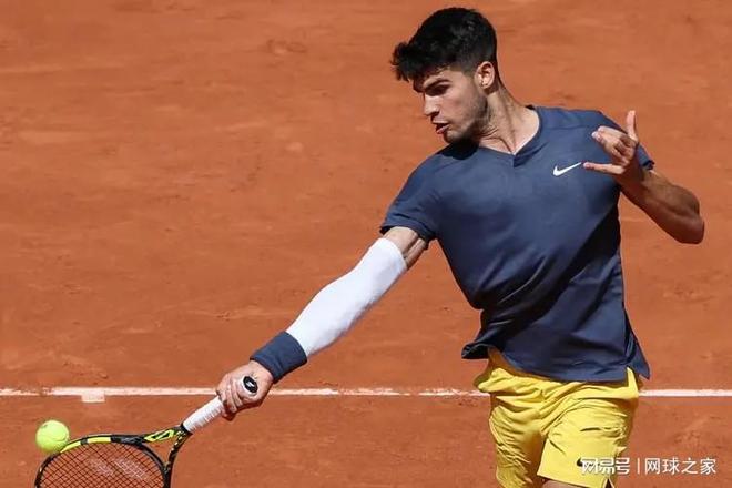 在场上的发 在场上的发