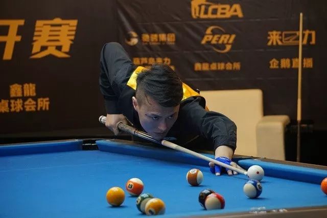 球员传球瞬 球员传球瞬